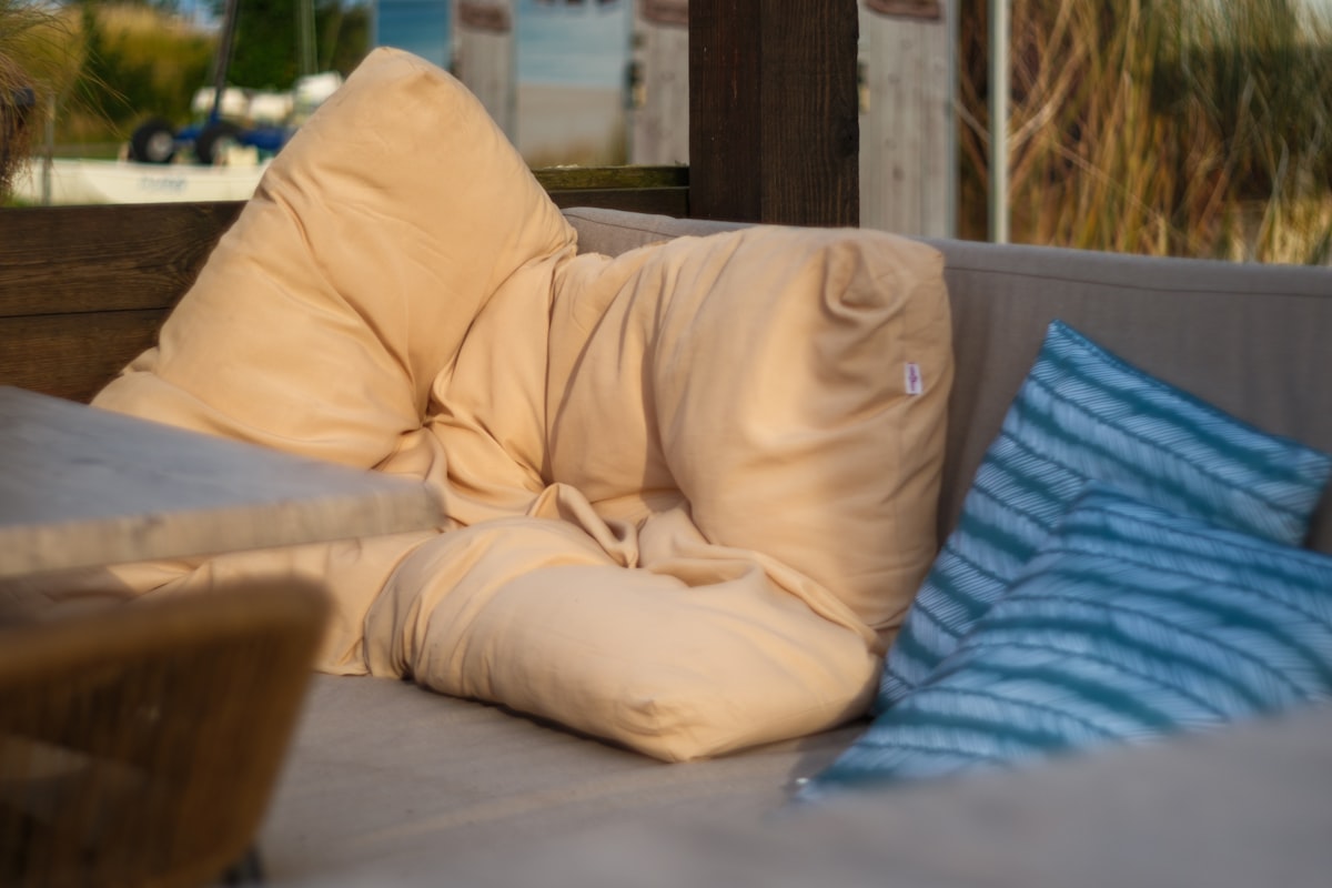 Zo richt je een low dining hoek in je tuin in